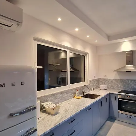 Panorama Sea View Penthouse * ساراندا