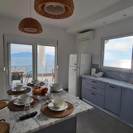 Panorama Sea View Penthouse ساراندا